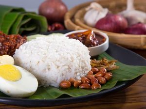 Ini Dia Kedai Nasi Lemak Termurah di Malaysia, Seporsi Cuma Rp 2.400!