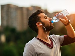 Benarkah Air Mineral Kemasan Mengandung Fluor yang Berbahaya?