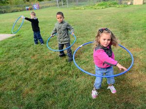 Anak Lagi Libur? Sering-sering Ajak Mereka Main di Luar Ruangan Yuk
