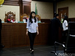 Hakim Ada Urusan di MK, Sidang Jessica Ditunda 20 Juli