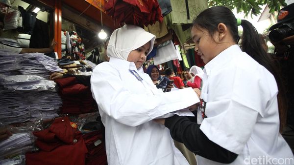 Berburu Seragam Sekolah