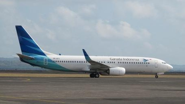 Garuda Indonesia Maskapai penerbangan nasional Garuda Indonesia resmi kembali mengoperasikan penerbangan rute Narita, Tokyo - Denpasar pp yang ditandai dengan penerbangan perdana GA 881 pada Selasa (1/11) dengan menggunakan armada A330-300 berkapasitas 251 penumpang yang berisikan konfigurasi 36 kursi bisnis dan 215 kursi ekonomi