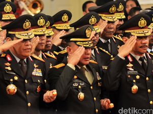 Saat Para Jenderal Polisi Beri Hormat di Pelantikan Tito Karnavian