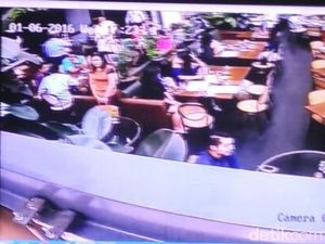 Efek Sianida Gatal Bila Kena Kulit, Hakim Putar CCTV Jessica Garuk Tangan