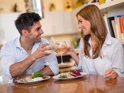 Malas Makan Sendirian? Di Resto Pop-up Ini Anda Bisa Dapat Teman Makan