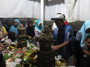 Rayakan Lebaran Topat, Masyarakat Lombok Ziarah ke Makam Loang Baloq