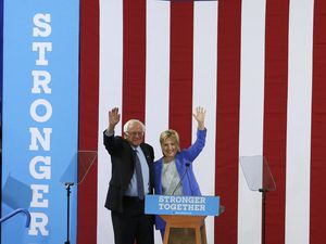 Sanders Nyatakan Dukung Hillary, Donald Trump Segera Umumkan Cawapres