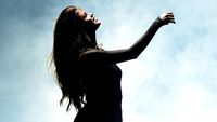 Penampilan Seksi Selena Gomez di Revival Tour
