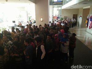 Bareng Istri dan Anak, Mendag Lembong Salami Ratusan PNS Kemendag