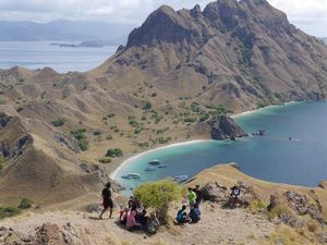 Banyak Wisatawan ke Komodo, Jangan Ambil Pasir Pantainya! Banyak Wisatawan ke Komodo, Jangan Ambil Pasir Pantainya!