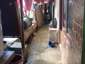 Jadi Sorotan, Istri Napi Anwar Tinggalkan Rumah Bersama Anak