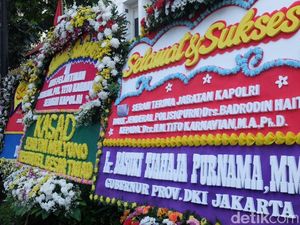 Ahok Hingga Para Menteri Kirim Karangan Bunga untuk Jenderal Tito