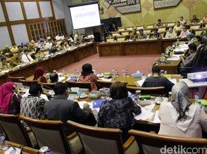 DPR Akan Bentuk Panja atau Pansus Vaksin Palsu