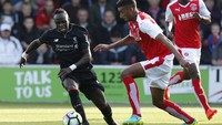 Pada pertandingan di Stadion Highbury, Fleetwood, Rabu (13/7/2016), Liverpool memasang sejumlah pemain barunya sebagai starter. Loris Karius mengisi posisi kiper, Joel Matip di posisi bek tengah, Marko Grujic di posisi gelandang, dan Sadio Mane di posisi winger. Reuters/Ed Sykes.