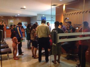 Ortu Korban Vaksin Palsu Datangi RS Elisabeth Bekasi, Paksa Bertemu Dirut