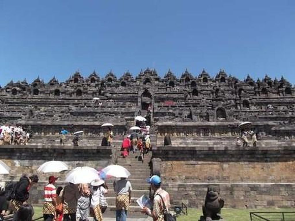 Kisruh Tiket Masuk Candi Borobudur yang Kurang Teknologi