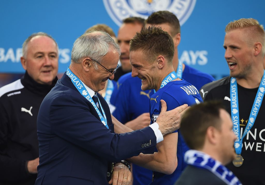 LEICESTER, ENGLAND - MAY 07: Claudio Ranieri and Jamie Vardy of Leicester City share a joke during the Barclays Premier League match between Leicester City and Everton at The King Power Stadium on May 7, 2016 in Leicester, United Kingdom.  (Photo by Laurence Griffiths/Getty Images)