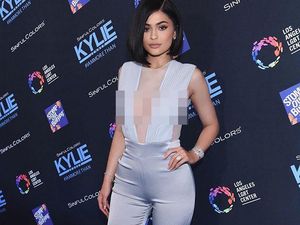 Duh! Nomor Ponsel Kylie Jenner Disebar di Twitter Duh! Nomor Ponsel Kylie Jenner Disebar di Twitter