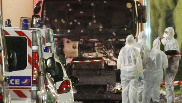 Truk Tabrak Kerumunan Orang di Prancis