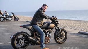 Keanu Reeves Pamer Motor Produksinya