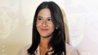 Dian Sastro Cantik Berkebaya