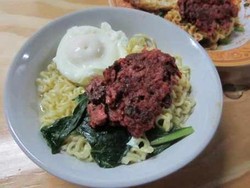 Stop! Hindari Memadukan Mi Instan dengan 3 Makanan Ini