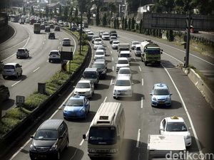 Ingat! Mulai Pukul 00.00 WIB Gerbang Tol Senayan Tak Terima Tunai