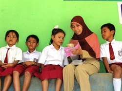 Kisah Fatma Mengajar di Rimba Pinus, Jadikan Perpustakaan sebagai Rumah