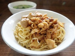 Santa 88: Combro, Roti Cheese Jon Klasik hingga Mie Ayam Sedap Ada di Sini