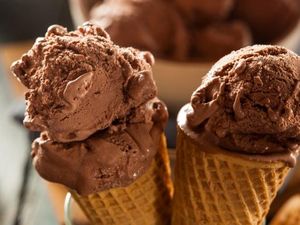 Apa Benar Makan Es Krim Bisa Jadi Sakit?