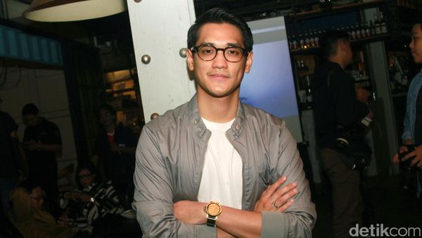 Afgan Kece dengan Bomber Jacket