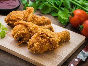 Masak Apa Hari Ini: Burger Steak dan Fried Chicken ala Resto Fast Food