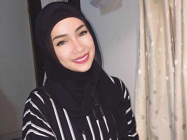 Hamil Tiga Bulan, Aryani Fitriana Ngidam Punya Lumba-Lumba