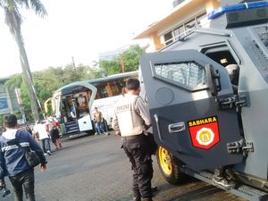 Usai Bertanding Polisi Antar Persija Pulang Sampai Perbatasan Jakarta