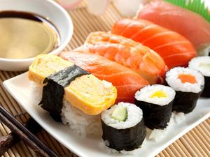 Penggemar Sushi Perlu Tahu Rahasia Soal Sushi dari Para Sushi Chef Ini (2)