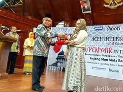 Gubernur Aceh Luncurkan 27 Buku Puisi di Pembukaan Temu Penyair 8 Negara