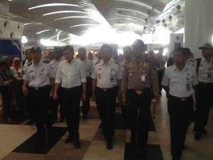 Tinjau Bandara Kualanamu, Menhub Minta Lampu Penerangan Terminal Diperbaiki
