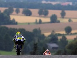 Rossi Mengaku Jadi Lebih Lambat Usai Ganti Motor