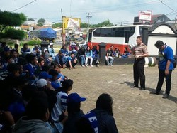 Begini Pengawalan Polisi untuk Suporter Persib dari Karawang Hingga ke Bandung