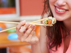 Pencinta Sushi, Ini Fakta dari 10 Mitos Sushi yang Masih Dipercaya (2)