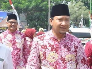 Warga Sumringah Dapat Bantuan Perbaikan Rumah dari Bupati Irsyad