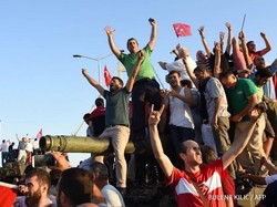 Momen Rakyat Turki Melawan Kudeta Militer