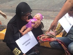 Begini Penampakan Anwar Saat Pakai Gamis Hingga Berlipstik di Rutan Salemba