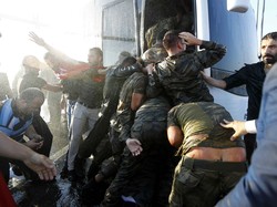 Pembantu Bidang Militer Erdogan Juga Ditahan dalam Penangkapan Massal