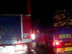 Bus Kramat Djati dan Truk Tabrakan di Pantura Batang, 6 Orang Tewas