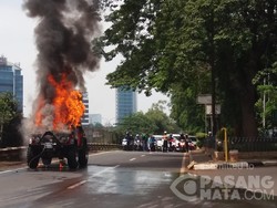 Mobil Terbakar di Kebagusan, Lalu Lintas Sempat Macet
