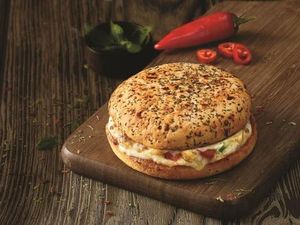 BugerPizza, Tampilan Seperti Burger Rasa Persis Pizza