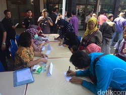 Puluhan Orang Tua Pasien Datangi Posko RS Mutiara Bunda