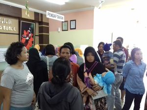 RS Sayang Bunda Bekasi Vaksin Ulang 21 Bayi, Puluhan Polisi Berjaga-jaga