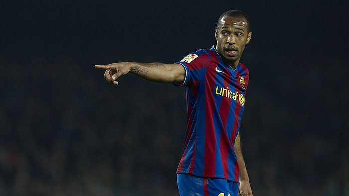 Thierry Henry di Barca BARCELONA, SPAIN - MARCH 24: Thierry Henry of FC Barcelona reacts during the La Liga match between Barcelona and Osasuna at the Camp Nou Stadium on March 24, 2010 in Barcelona, Spain. Barcelona won 2-0. (Photo by Manuel Queimadelos Alonso/Getty Images)